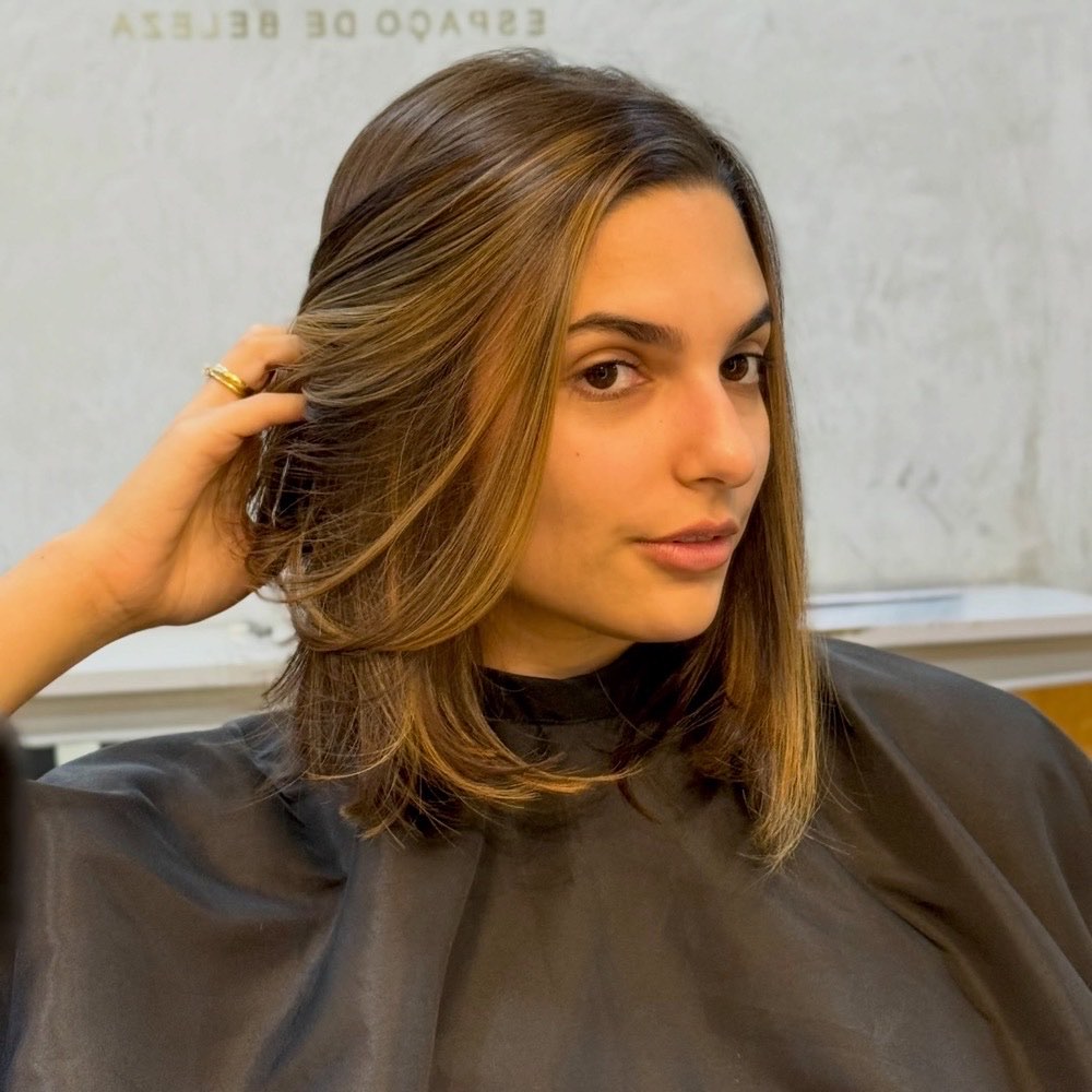 Mechas estilo balayage em corte médio