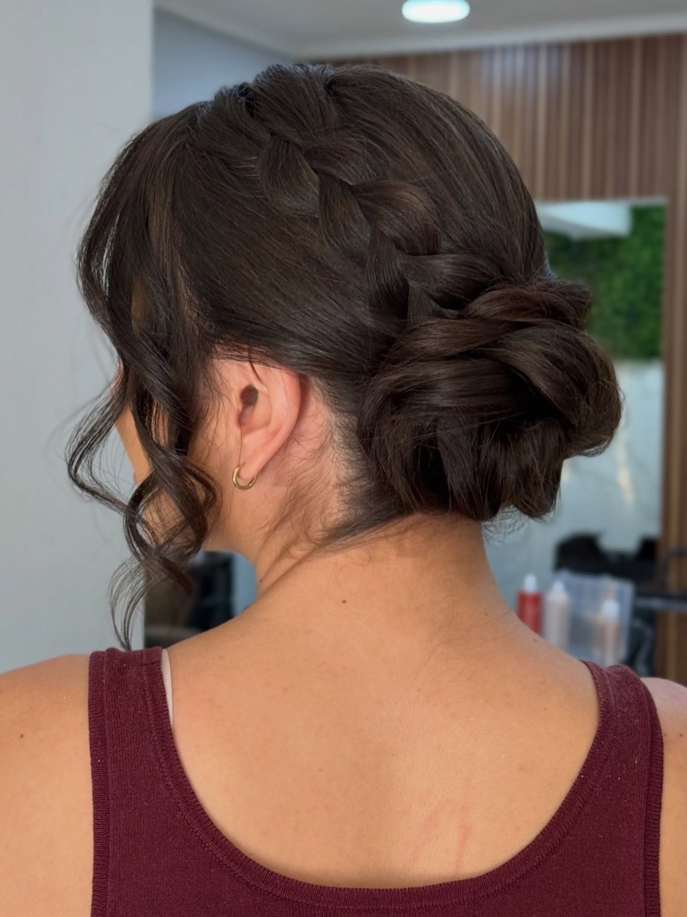 Penteado preso com coque trançado
