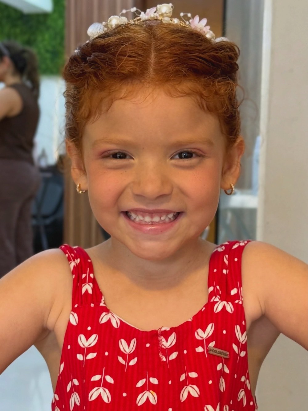 Penteado infantil com tiara para daminha